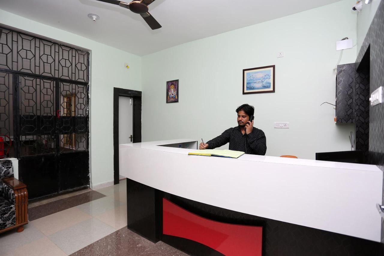 Oyo 24317 Aditya Guest House 3 Bhubaneswar Eksteriør billede