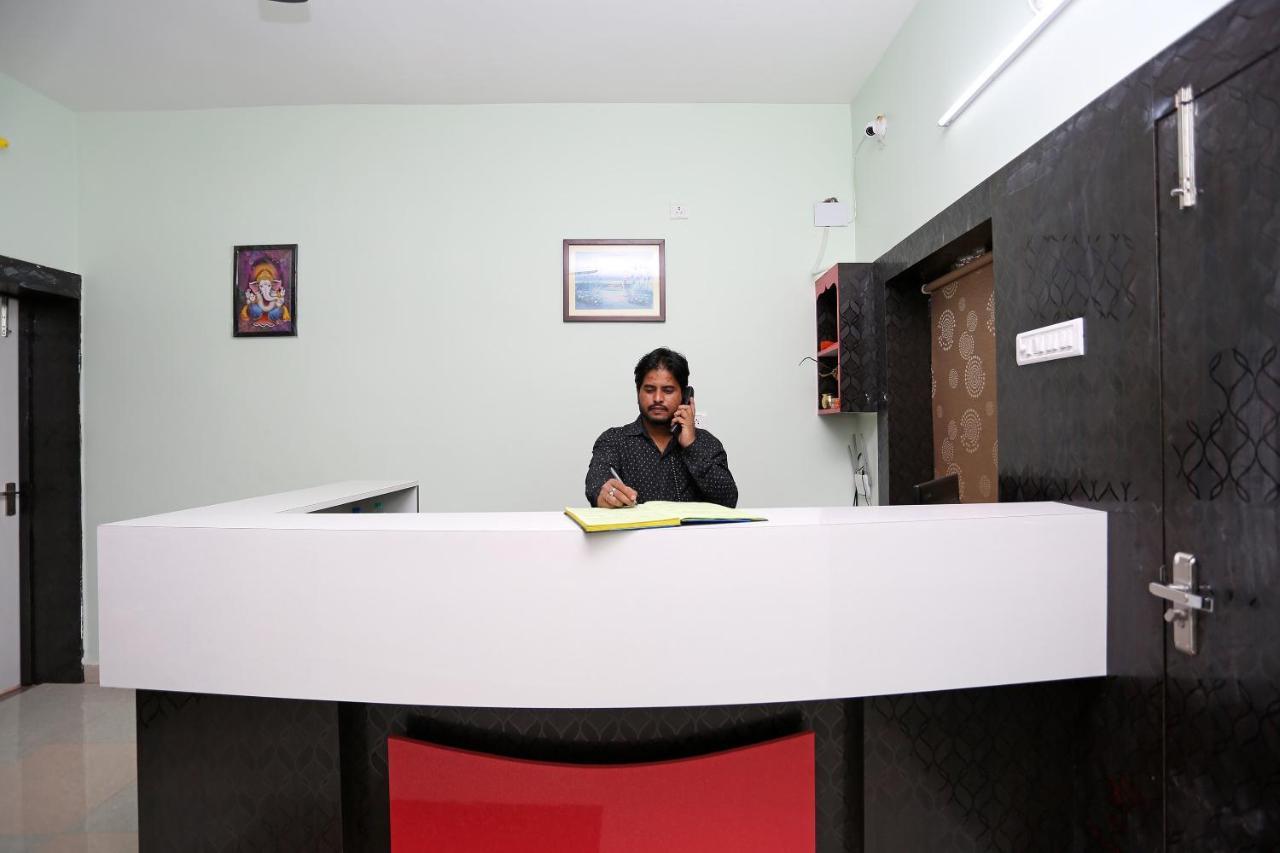 Oyo 24317 Aditya Guest House 3 Bhubaneswar Eksteriør billede